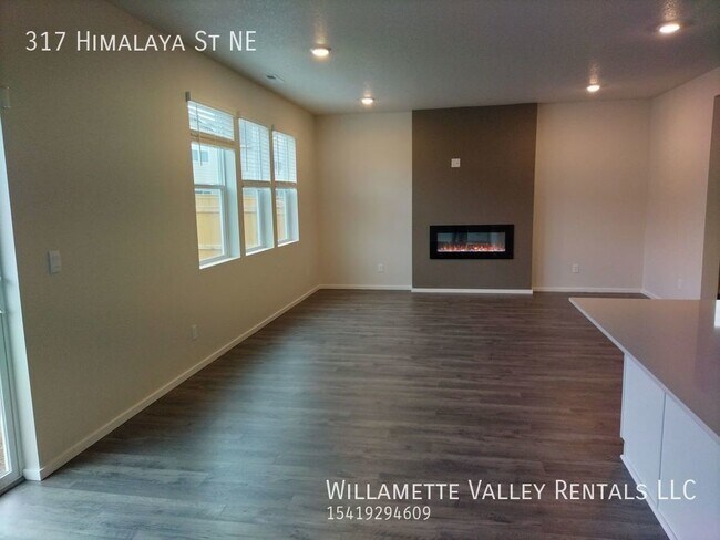 Foto del edificio - Brand new home available soon