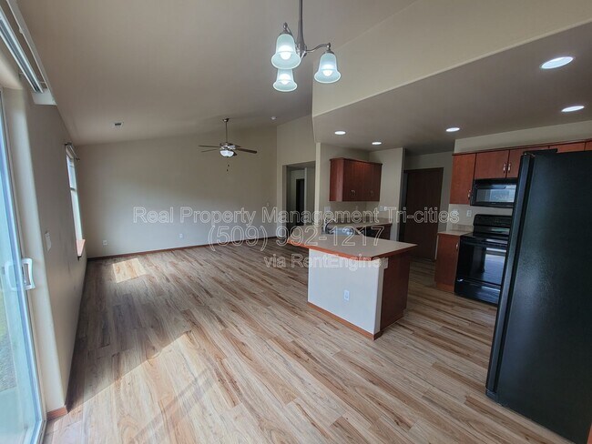Foto del edificio - 1653 Larkspur Dr