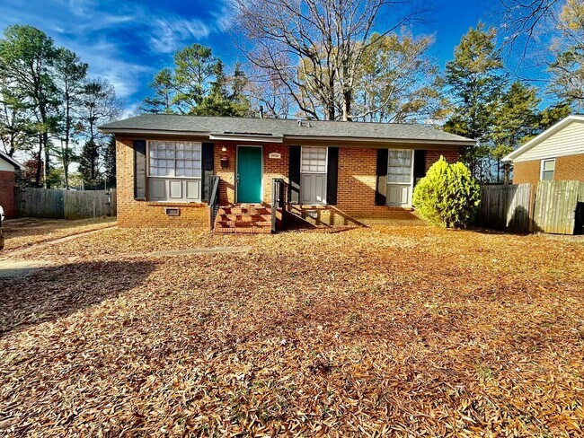 Building Photo - Lovely 3 bedroom 1.5 bath home in South Ch...