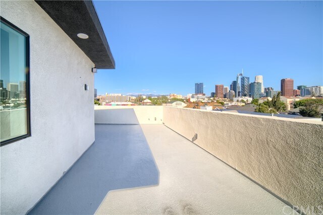 Building Photo - 1531 W 12th St