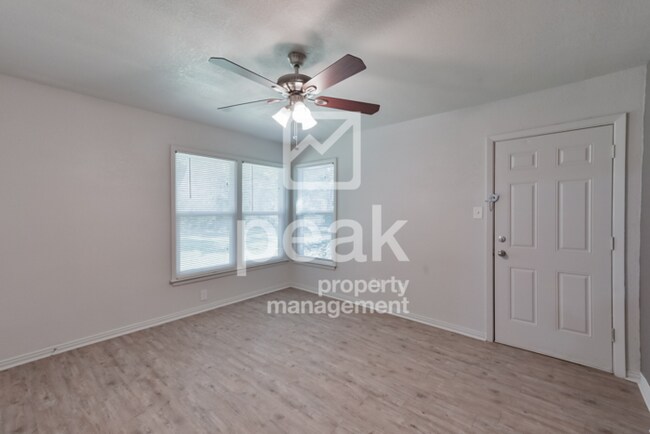 Building Photo - Blossom Into Your Perfect 3 Bed/2 Bath Hom...