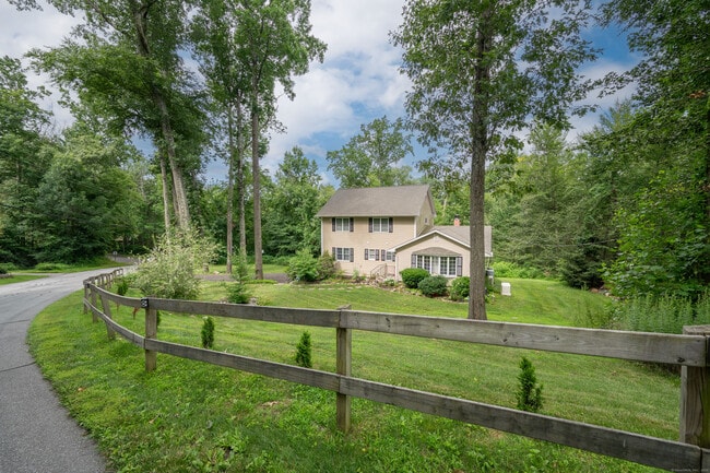 Building Photo - 8 Deer Run Rd