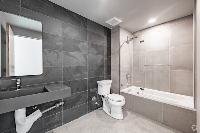 3BR, 2BA - 1,3000SF - Bathroom - Studio City View