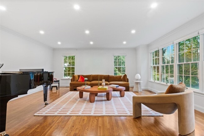 Building Photo - 6 Round House Ct