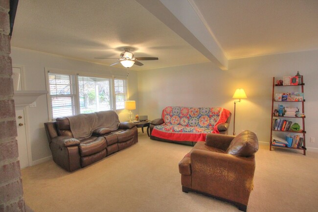 Foto del edificio - 3 Bedroom/ 2 Bath in North Durham with Fen...