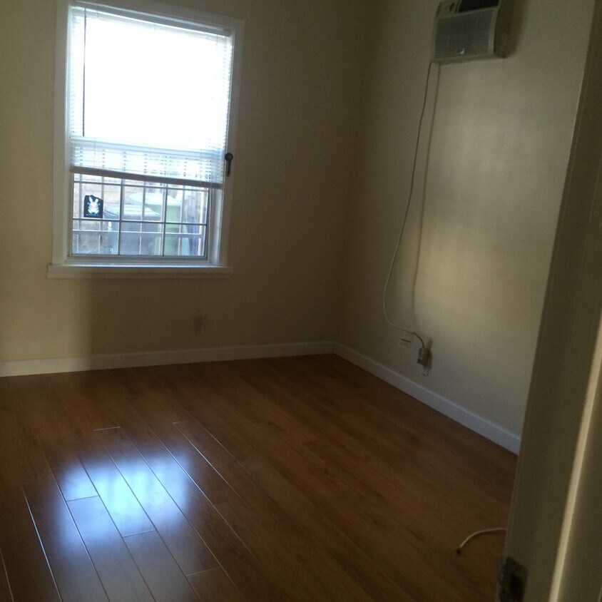 Dormitorio - 3006 Van Buren Pl