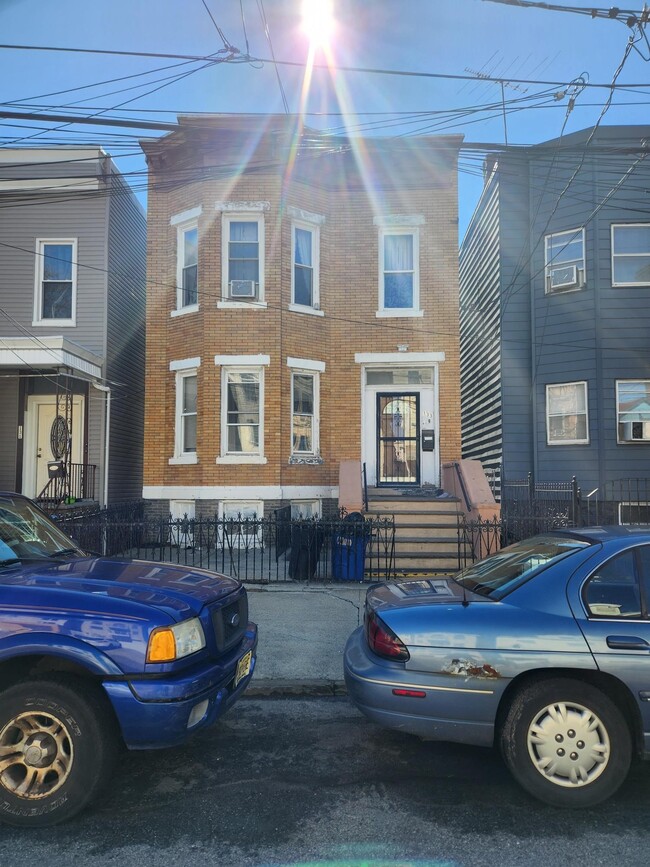 Building Photo - 133 Charles St