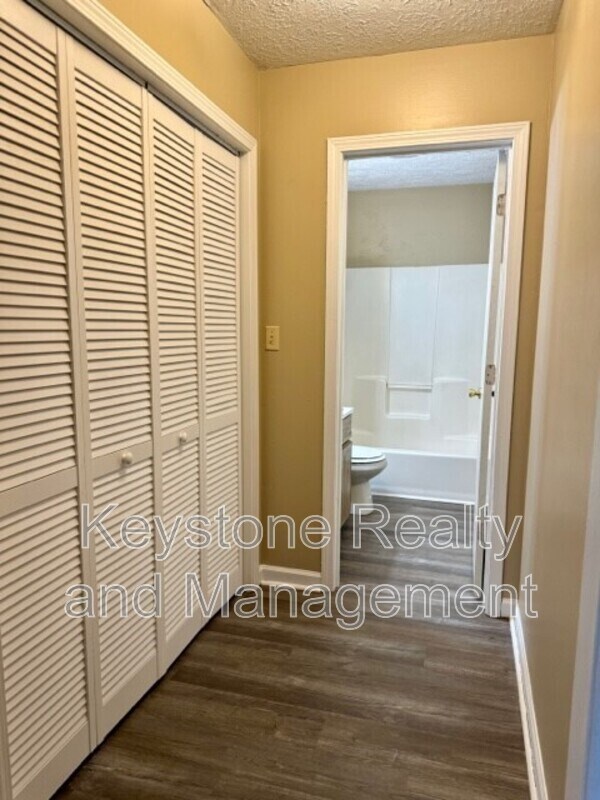 Foto del edificio - 306-906 Thompsonville Lane