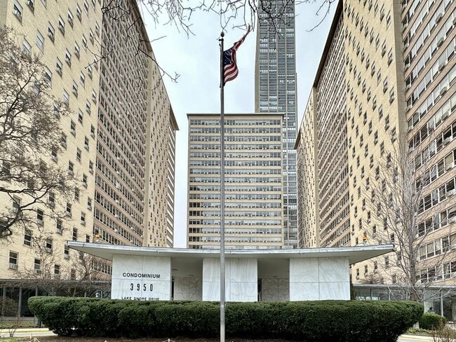 Building Photo - 3950 N Lake Shore Dr