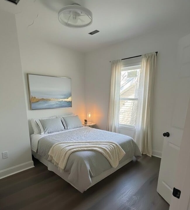 Building Photo - 2827 E 5th Ave