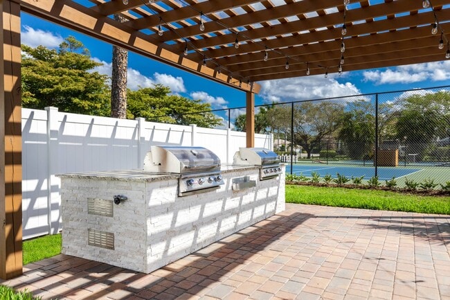 Building Photo - Palm Court at Wellington Apartments