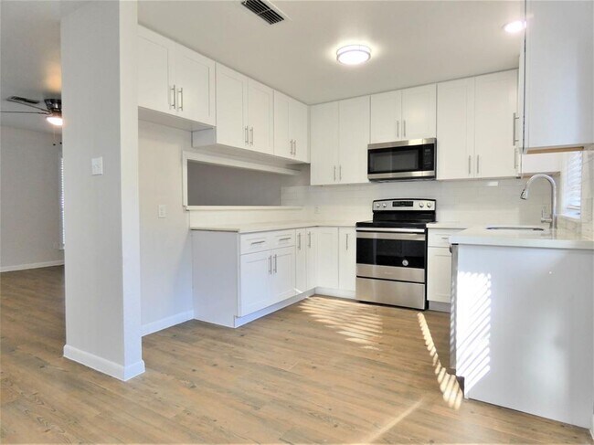 Foto del edificio - 606 Golfview Dr