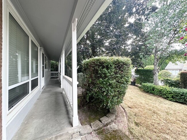 Building Photo - Fantastic Charming Home in Tigard!