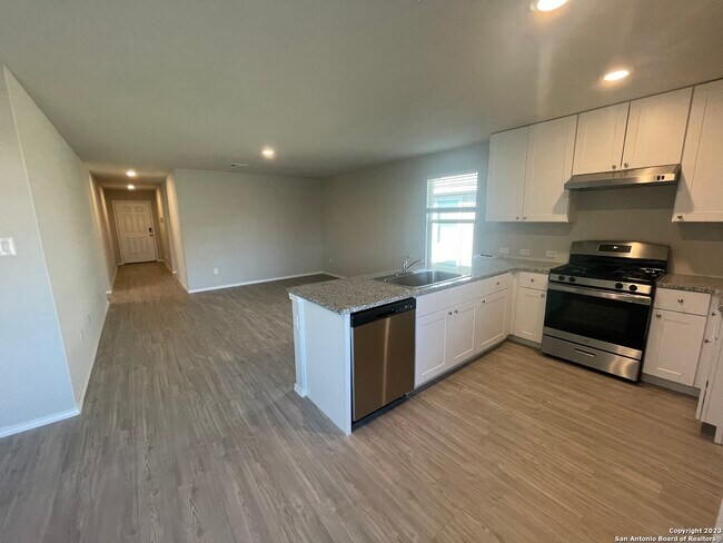 Foto del edificio - 430 Blue Stem Rd