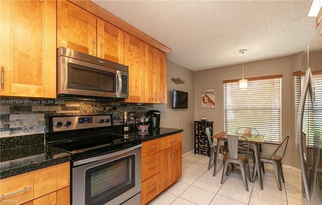 Building Photo - 3 br, 2.5 bath House - 7610 Pinewalk Dr S ...