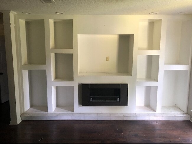 Building Photo - 8132 Hobbs Dr