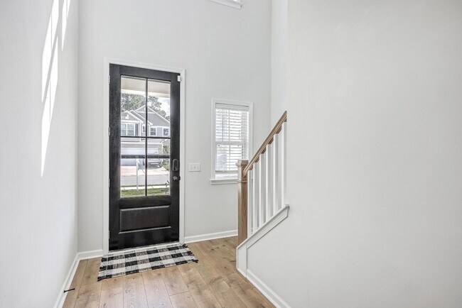 Foto del edificio - 132 McClellan Way