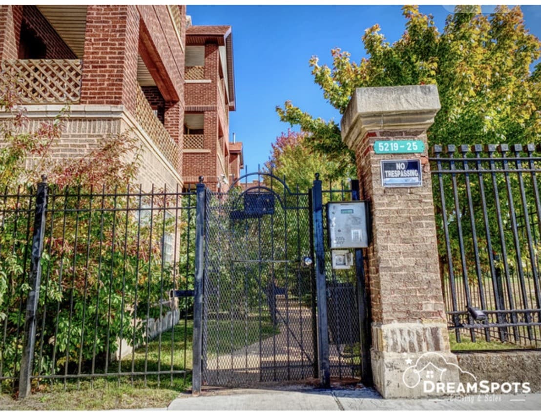 Primary Photo - 5221 S Calumet Ave