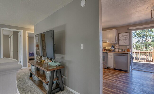 Building Photo - 495 Avenida del Cielo