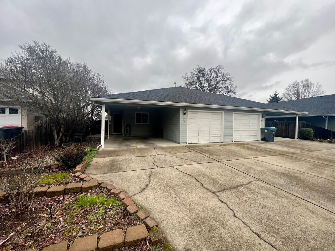 Foto del edificio - 763 Columbine Way