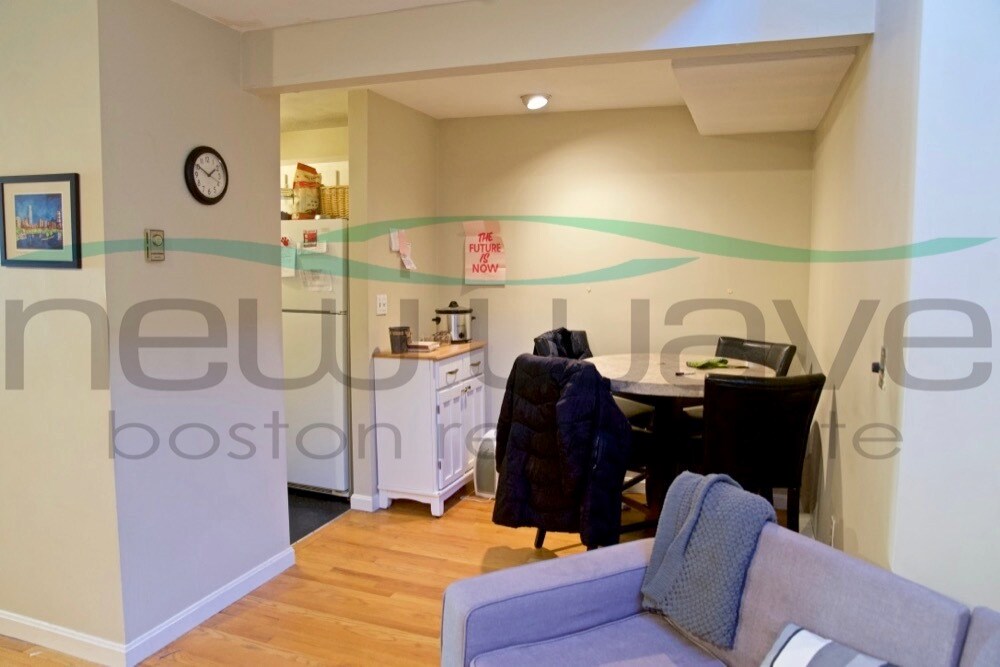 Primary Photo - 242 W Newton St