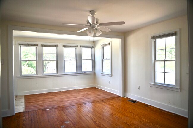 Foto del edificio - 3145 Cox Rd