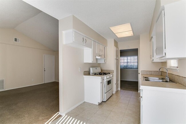 Building Photo - 5226 E Orem Dr