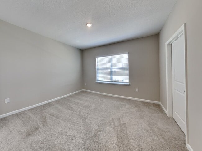 Foto del edificio - 637 Bayhawk St