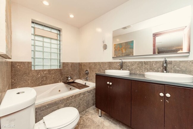 Building Photo - 3 br, 2.5 bath Condo - 1258 W Hood Ave