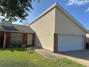 Building Photo - 2235 McKean Dr
