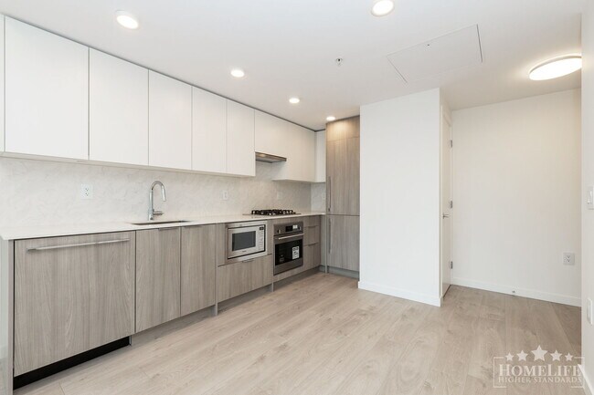 Building Photo - Wheelchair Accessible 1 - Bed + 1 - Bath C...