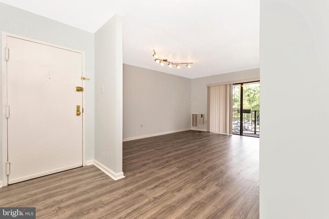 Building Photo - 826 Quince Orchard Blvd