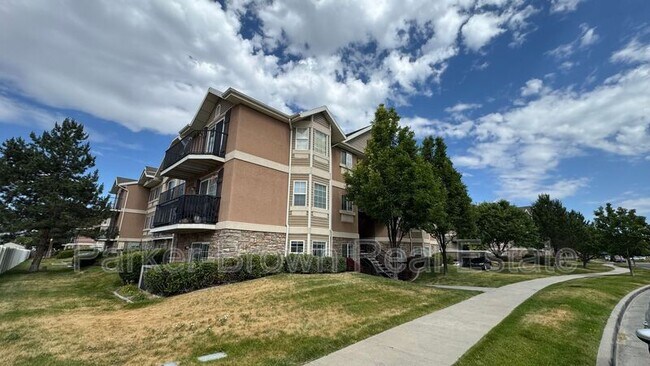 Building Photo - 1617 W Treille Ct