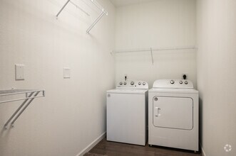 1BR, 1BA - Waters Edge