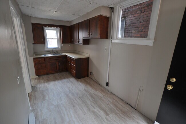 Foto del edificio - NO APPLICATION FEE!! Completely Renovated ...