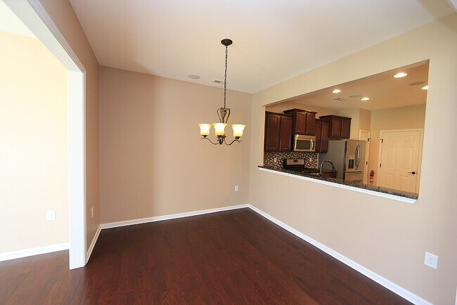 Foto del edificio - Upgraded End Unit Townhome in Brier Creek!