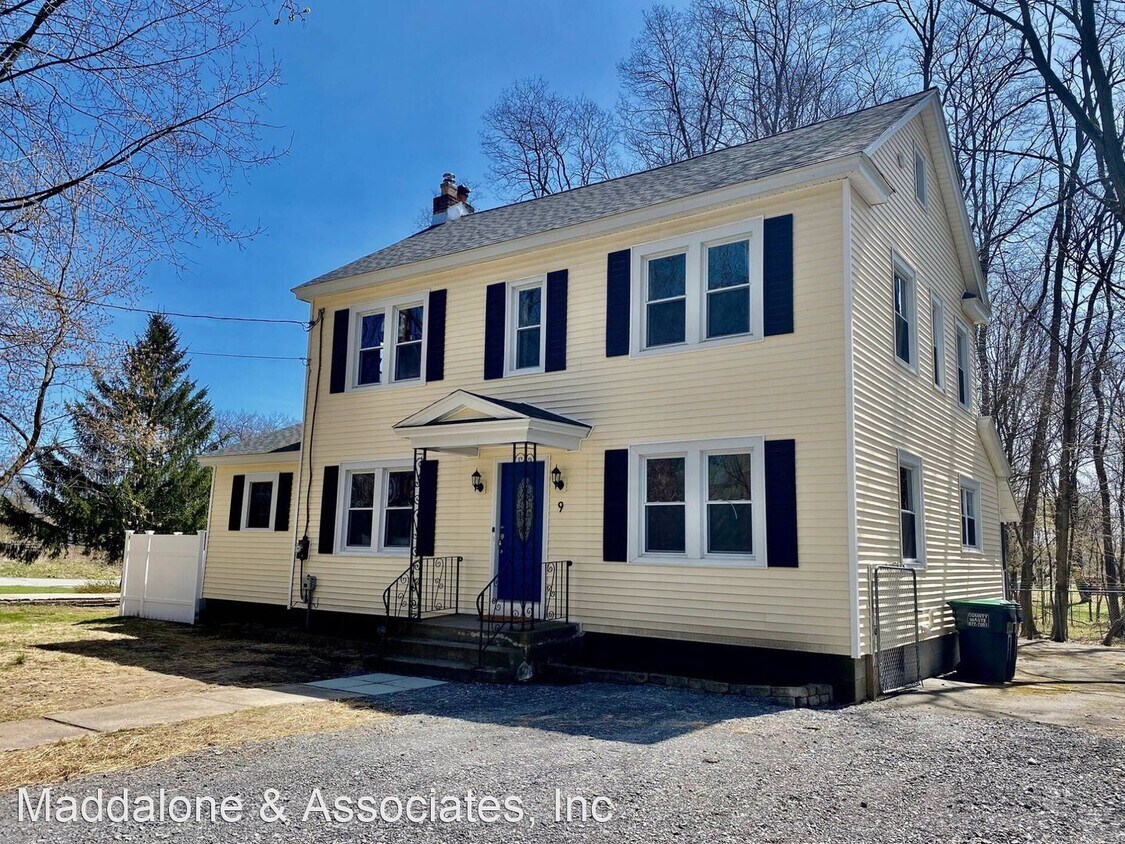 4 br, 2 bath House 9 Schermerhorn Rd House Rental in Schenectady