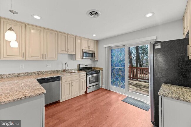 Building Photo - 6466 Loudon Ave