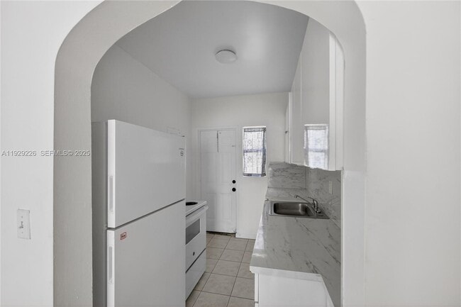 Building Photo - 1220 Marseille Dr