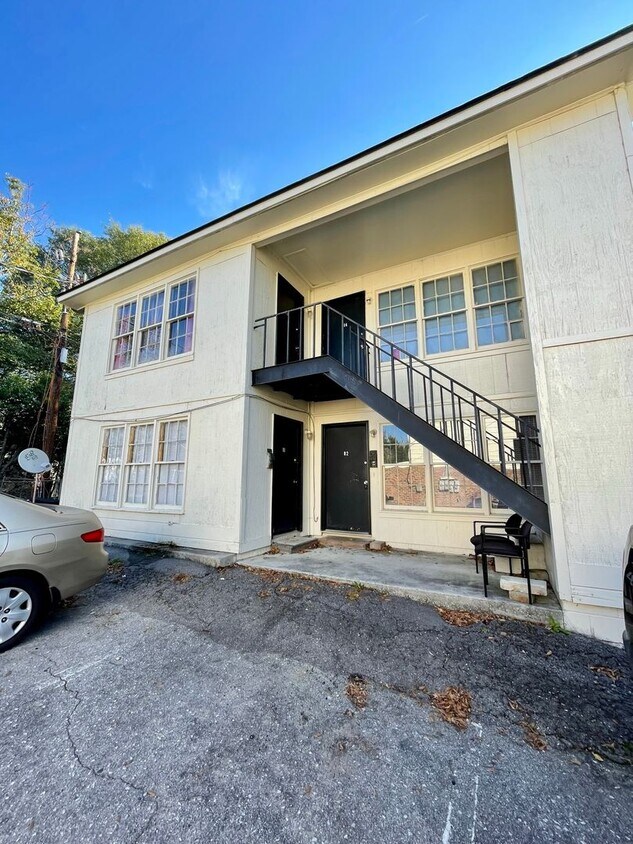 1432 Aralia Dr Unit R1, Columbia, SC 29205 Room for Rent in Columbia