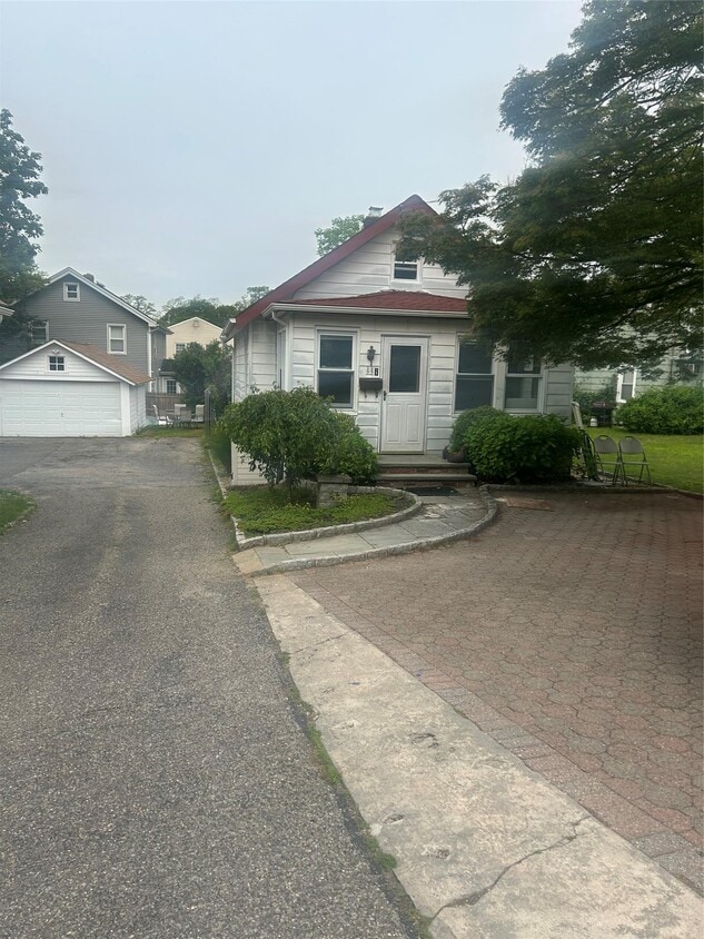 Primary Photo - 44 Perry Ave