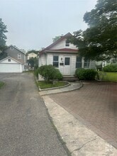 Building Photo - 44 Perry Ave