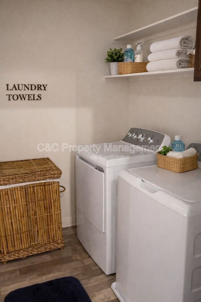 Building Photo - 40402 Calle Real