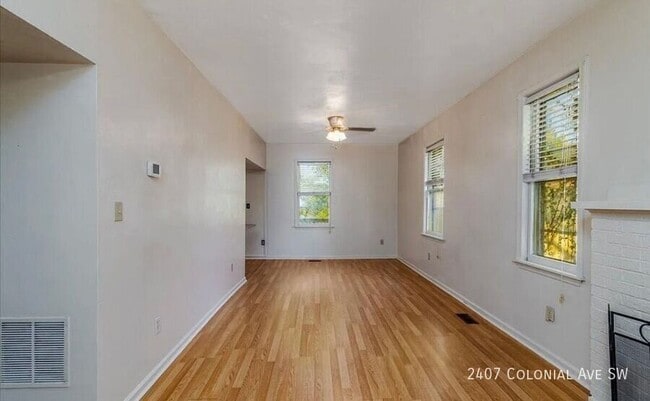 Building Photo - 2407 Colonial Ave SW