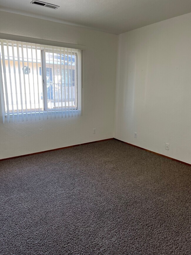 Foto del edificio - 1018 McKeever Ave