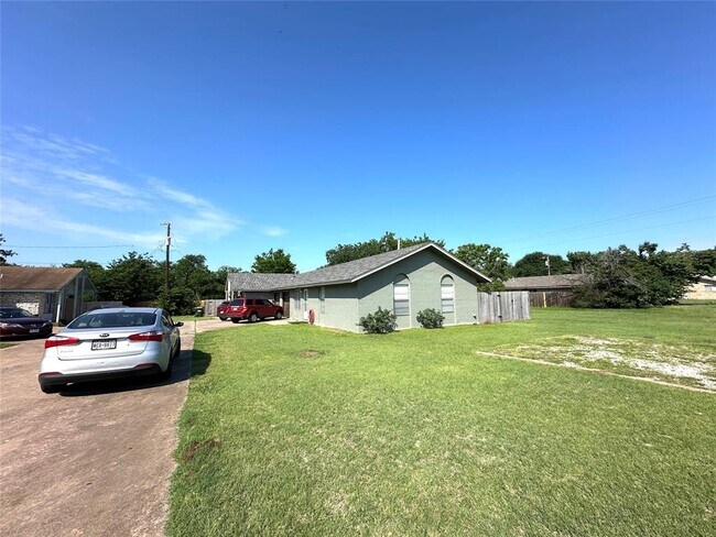 Foto del edificio - 2402 Parker Cir
