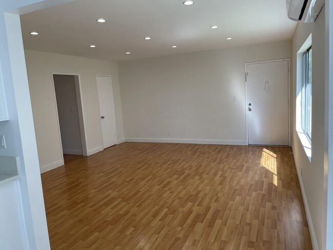 Building Photo - 350 W Wilson Ave