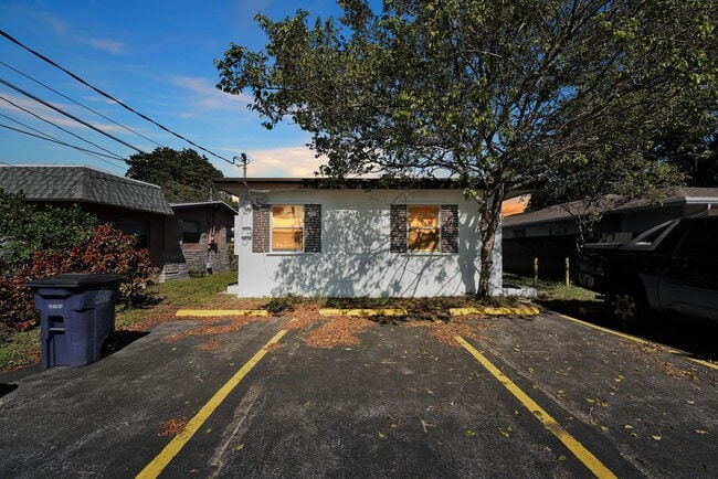 Photo - 406 NW 7th Ct (Hallandale Beach, FL) Apartment