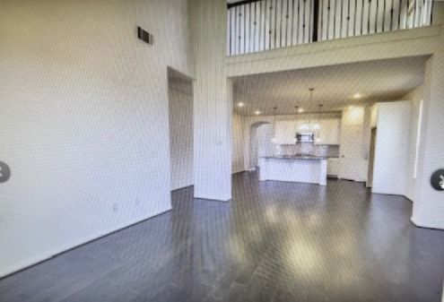 Foto del edificio - 18122 Glenlyon Dr