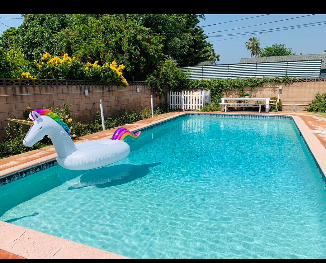 Foto principal - 6271 Saloma Ave